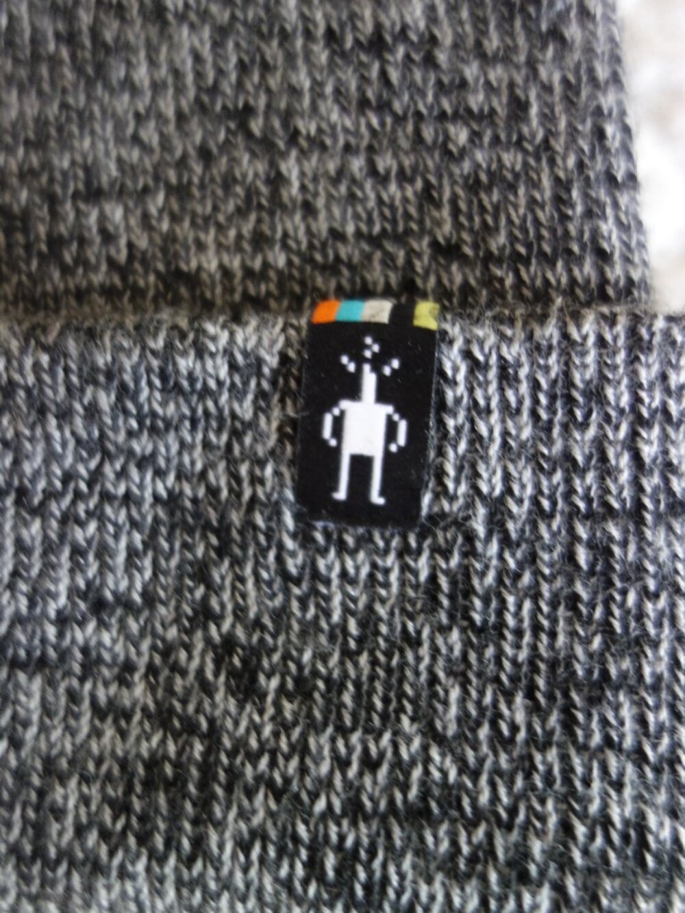 SMARTWOOL Men’s Heather Gray / Black Beanie - Picture 2 of 5